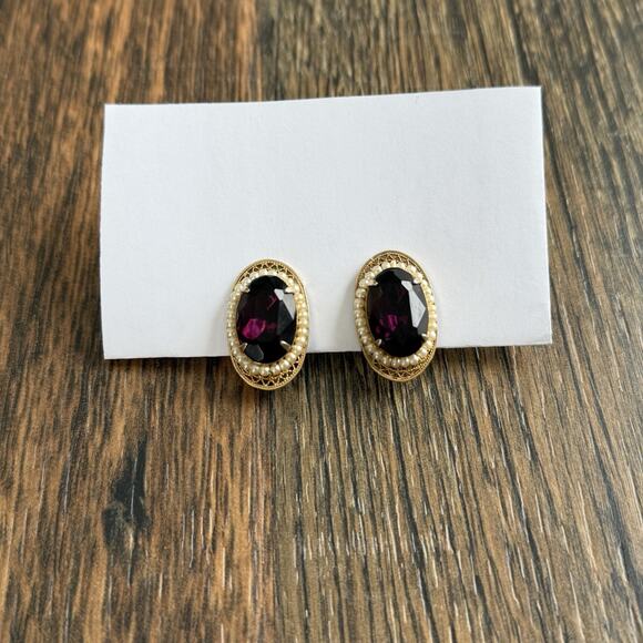 Accessocraft NYC Vintage Screwback Earrings Gold Tone Purple Stone Pearl Halo - Picture 1 of 4